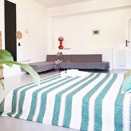 Art Gallery With Terrace Apartamento Olbia